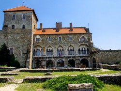 Burg Tata Tata